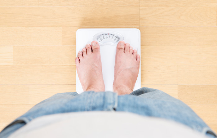 Durch Übergewicht steigt das Risiko für Typ 2 Diabetes – doch es spielen auch andere Faktoren eine Rolle.